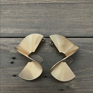 New Gold Fan-Shaped Earrings